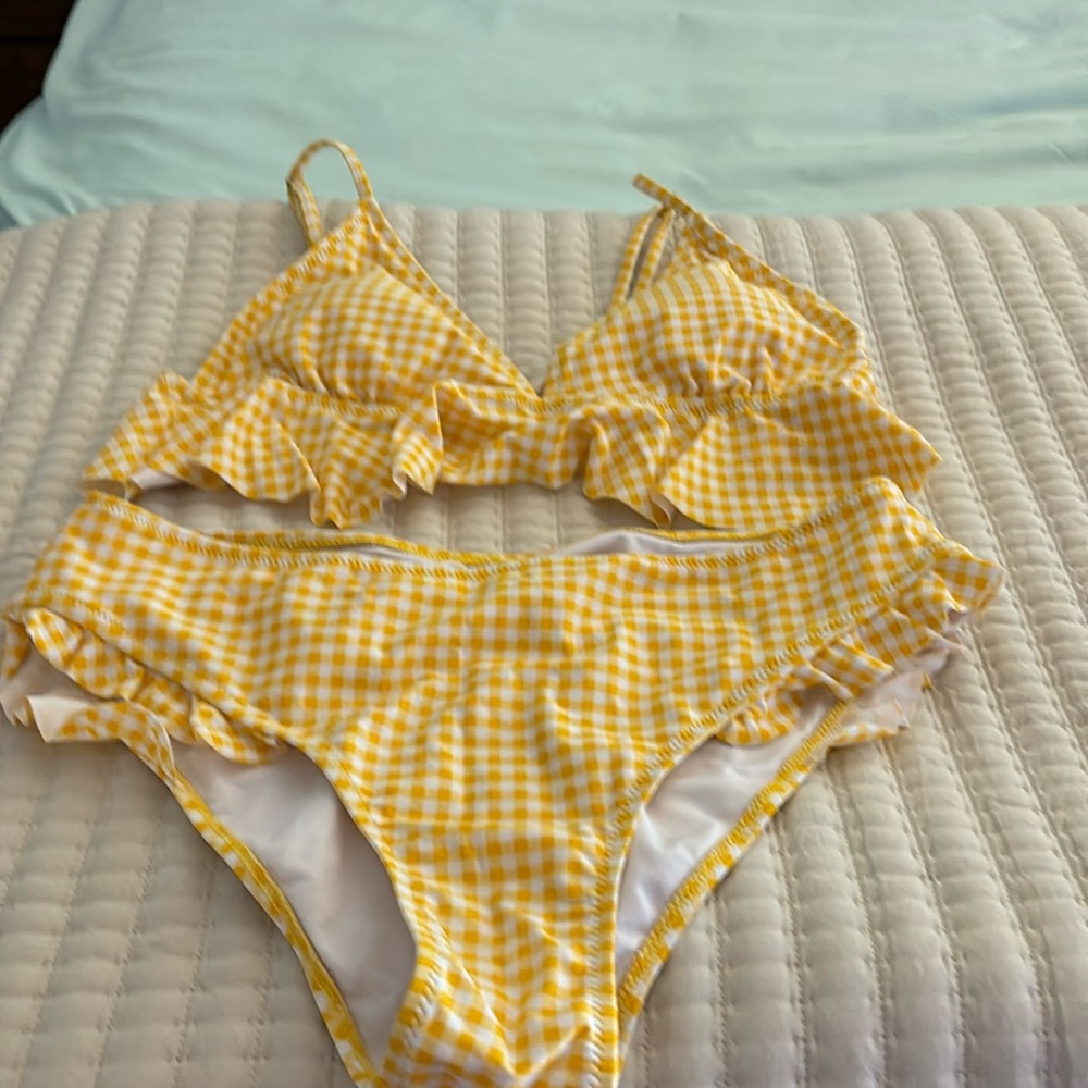 CUPSHE size M ruffle yellow gingham bikini